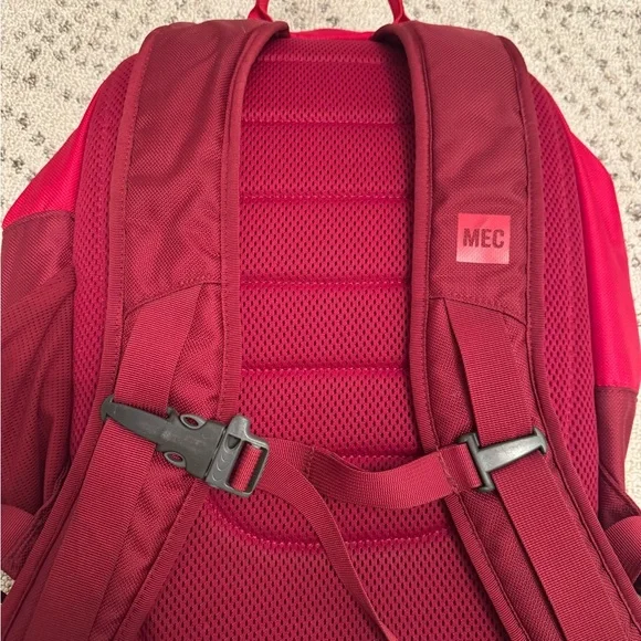 MEC Small Backpack in Red - Picture 10 of 10